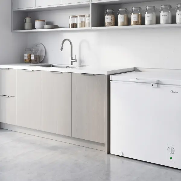 بسعة 5 قدم (142 لتراً) فريزر ميديا الأفقي HS186CN1